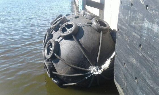 80kpa bestätigte Berufs- dauerhafte sich hin- und herbewegende pneumatische Gummireifen-Fender für Schiff u. Boot