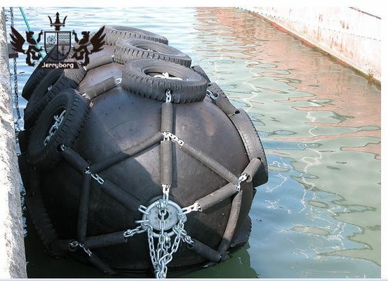 ISO 17357 Standard 50kPa/80kPa Yokohama Gummi-Fender mit Reifen und Kette Marine schwimmender Fender
