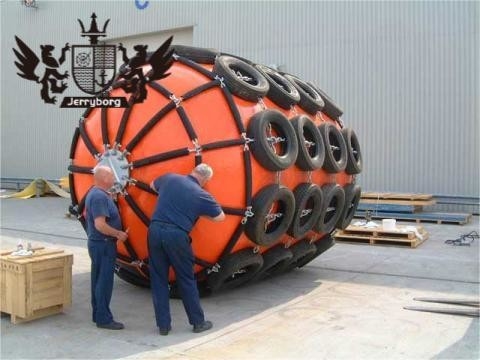 ISO 17357 Standard 50kPa/80kPa Yokohama Gummi-Fender mit Reifen und Kette Marine schwimmender Fender