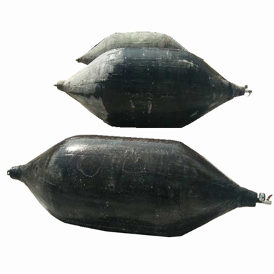 Schwarzer zylinderförmiger Antiverschleißkörper, der aufblasbare Rohr-Stecker schwimmt