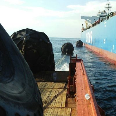 Aufblasbarer pneumatischer Fender Yokohamas, der kpa 50 Ankernfender schwimmt