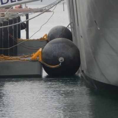 Polyurethan-Haut, die EVA Foam Filled Marine Fender schwimmt