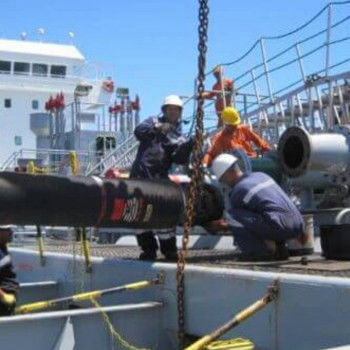 Erdöl 10 Zoll Überziehschutzanlage Marine Dock Hose For Transferring